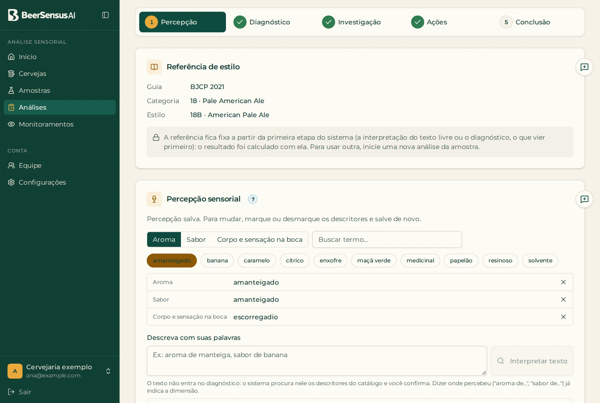 Tela da etapa Percepção na plataforma: a referência de estilo (BJCP 2021, 18B American Pale Ale) e os descritores marcados — amanteigado no aroma e no sabor, escorregadio no corpo.